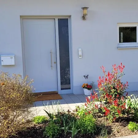 Gartenblick Mit Terrasse